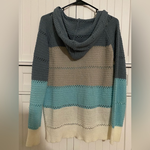 Biucly Color block Knit Top - Light Weight - Long Sleeve - Picture 7 of 7